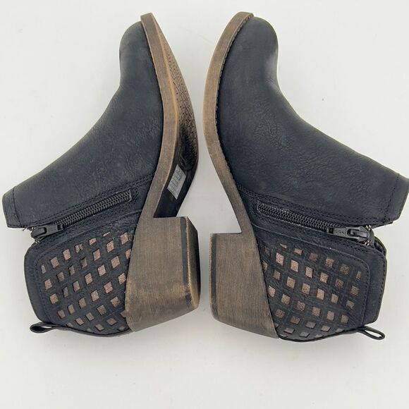 Maurices Rosalie Matte black with rose gold heel ankle boot Women’s size 6.5 - Picture 4 of 6